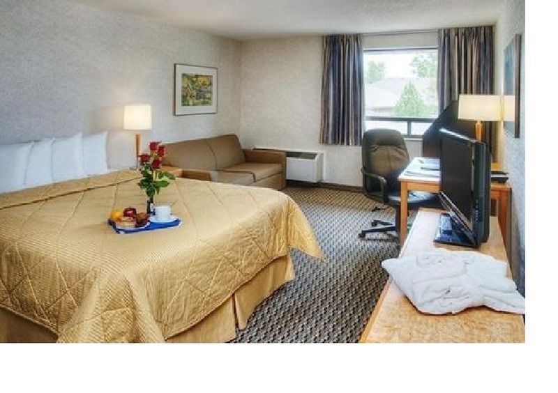 Motel Ramada By Wyndham Kingston Exterior foto
