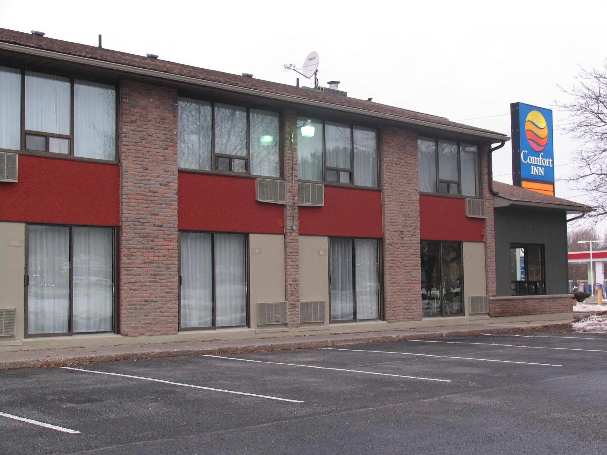 Motel Ramada By Wyndham Kingston Exterior foto